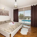 Four-bedroom In Kastel Gomilica
