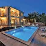 Four-bedroom In Kastel Gomilica Ferienhaus *