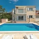 Four-bedroom In Kastel Gomilica Ferienhaus