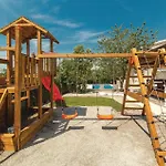 Four-bedroom In Kastel Gomilica Ferienhaus *