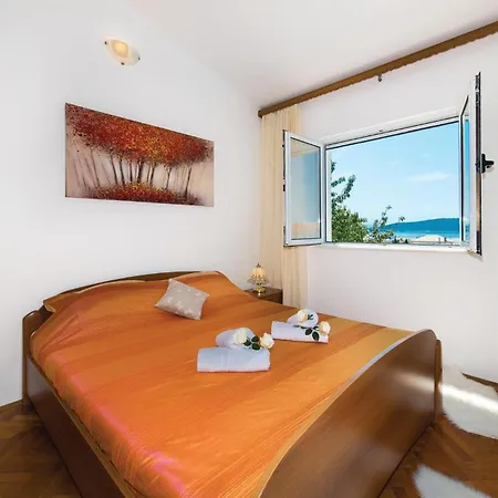 Holiday home 4 Bedroom Beautiful In Kastel Gomilica