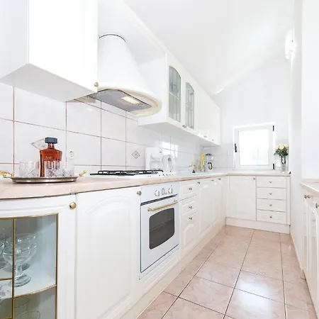 4 Bedroom Beautiful In Kastel Gomilica Holiday home Kastela