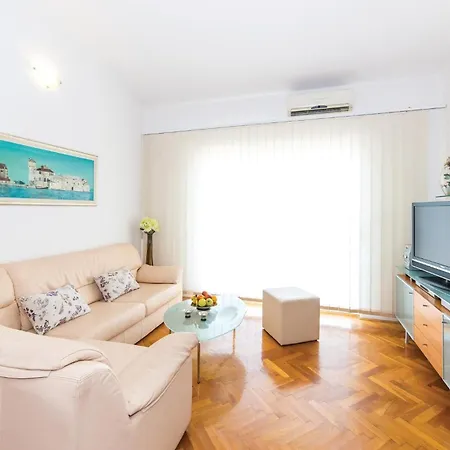 4 Bedroom Beautiful In Kastel Gomilica * Kastela