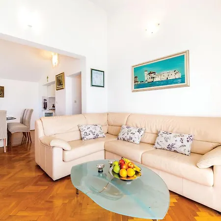 4 Bedroom Beautiful In Kastel Gomilica Holiday home