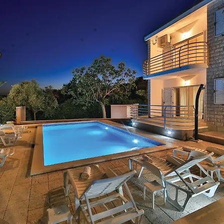 4 Bedroom Beautiful In Kastel Gomilica * Kastela