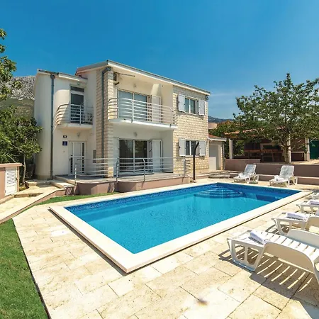 4 Bedroom Beautiful In Kastel Gomilica