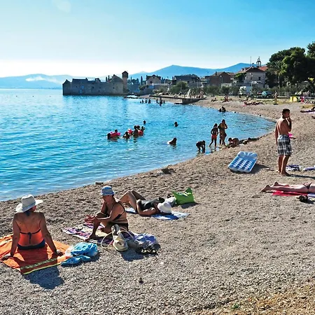 Holiday home 4 Bedroom Beautiful In Kastel Gomilica
